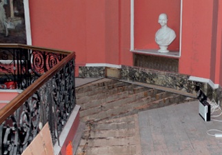 The partially exposed joists of the gallery floor