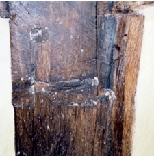 Close-up of upper section of jowl post