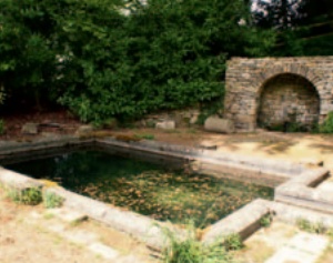 Stone-lined, open-air plunge pool at Painswick