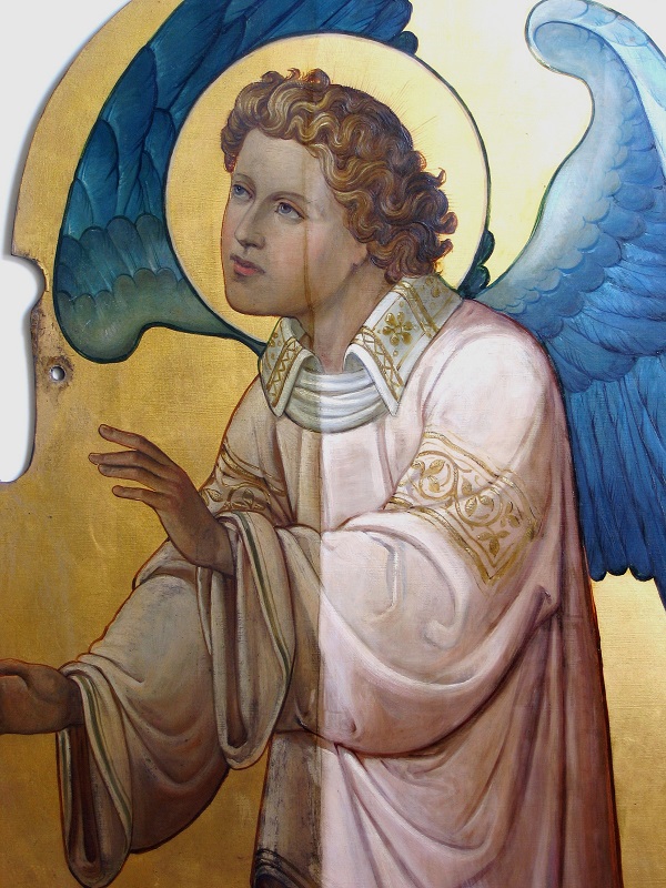 An angel from the Adoration of the Magi, partly cleaned to show the discolouration caused by the layer of surface dust and dirt, and the yellowing varnish layer.