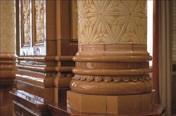 Close-up of patterned columns in the hotel seating area.