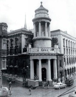 Black & white photograph of The Coal Exchange, London, and neighbouring streets