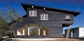 Yagisuki cladding on a house in Utsunomiya, Japan